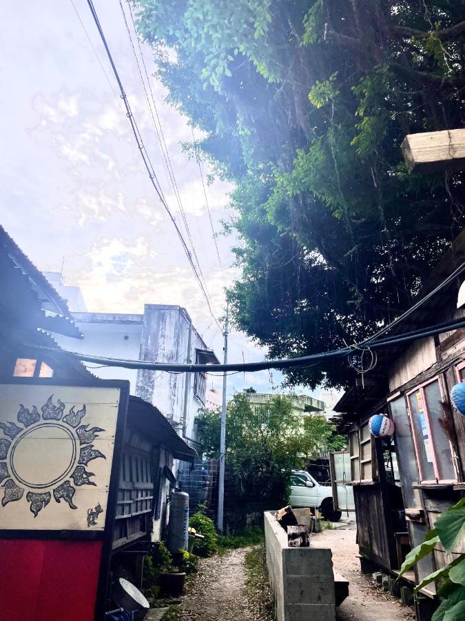 Hotel 月光荘沖縄 Naha Exterior foto